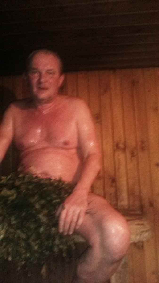 Sentekler's tweet image. Малосольная капуста.Куриные крылышки в винном соусе с специями, мёдом и грецким орехом. 
А я пока парюсь в бане.))