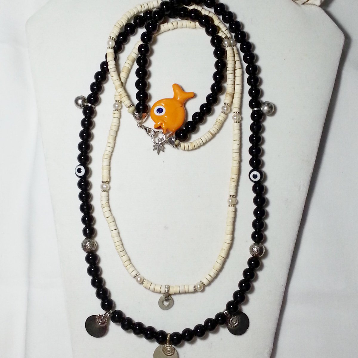 semanintakilari's tweet photo. #blackglassbeads #woodenbeads #silvercharm #evileyebead #goodluckcharm https://t.co/EkuRY0z7G4