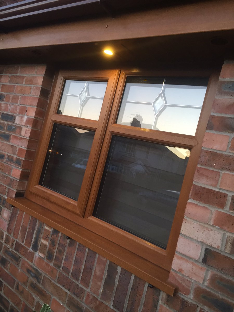 wallgatewindows's tweet image. Full transformation with all new Upvc facias, soffits, gutters, canopy, garage door, composite door, and Windows!