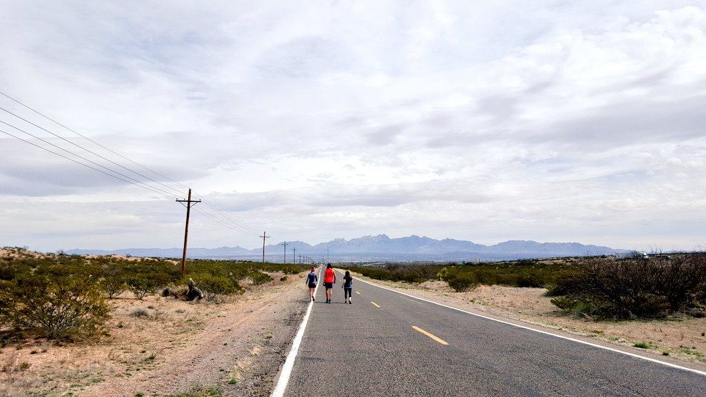 AdamKimble818's tweet photo. NM's Organ Mountains create an awesome horizon to work toward! #45daysof #runacrossamerica https://t.co/qRWoWb9Sby