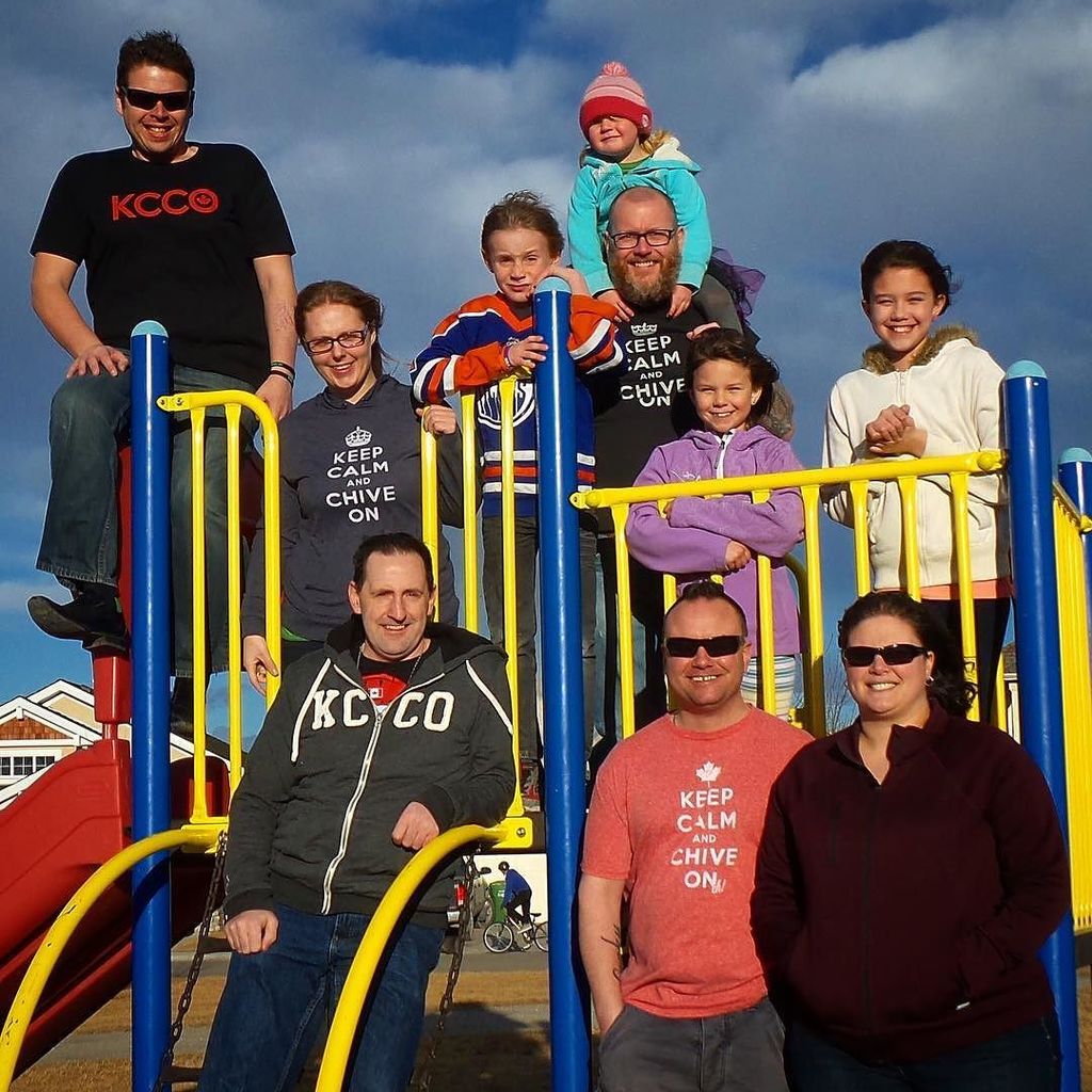 clasicmac's tweet photo. Spent the afternoon with my #ChiveFam making a family's life 10% better #yycmeetup5 #403 #… https://t.co/ygEJ9xjH67 https://t.co/tEizykaLni