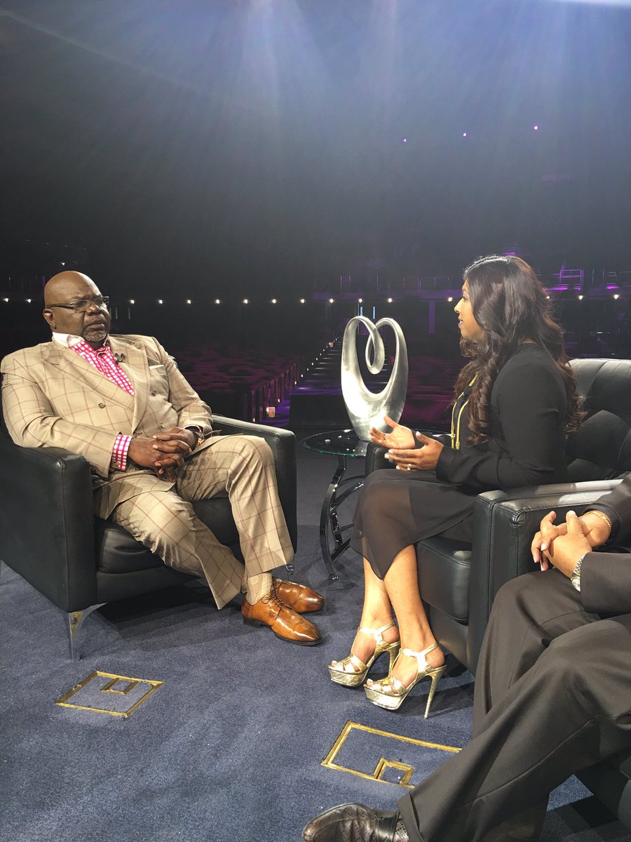 EpitomeMagazine's tweet photo. "In the last 3 years we've shut down three prisons." - Tina Naido @BishopJakes #TORIMatters #TORI2016 #@TPHDallas https://t.co/F0mYhlSLhf