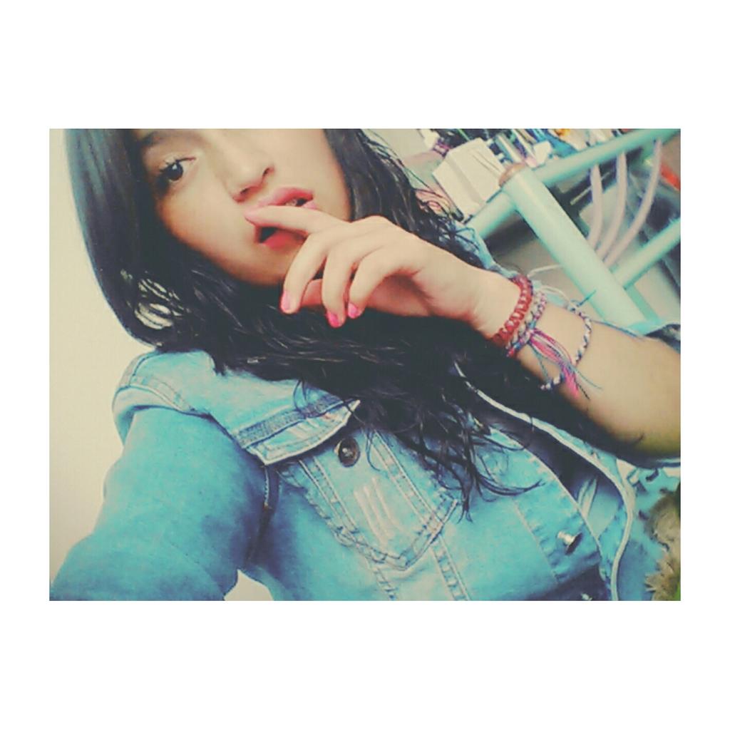 Ojos Grandes, La Nariz Respingadita, Una Boca Chiquitica 
💋🍃🌼👯