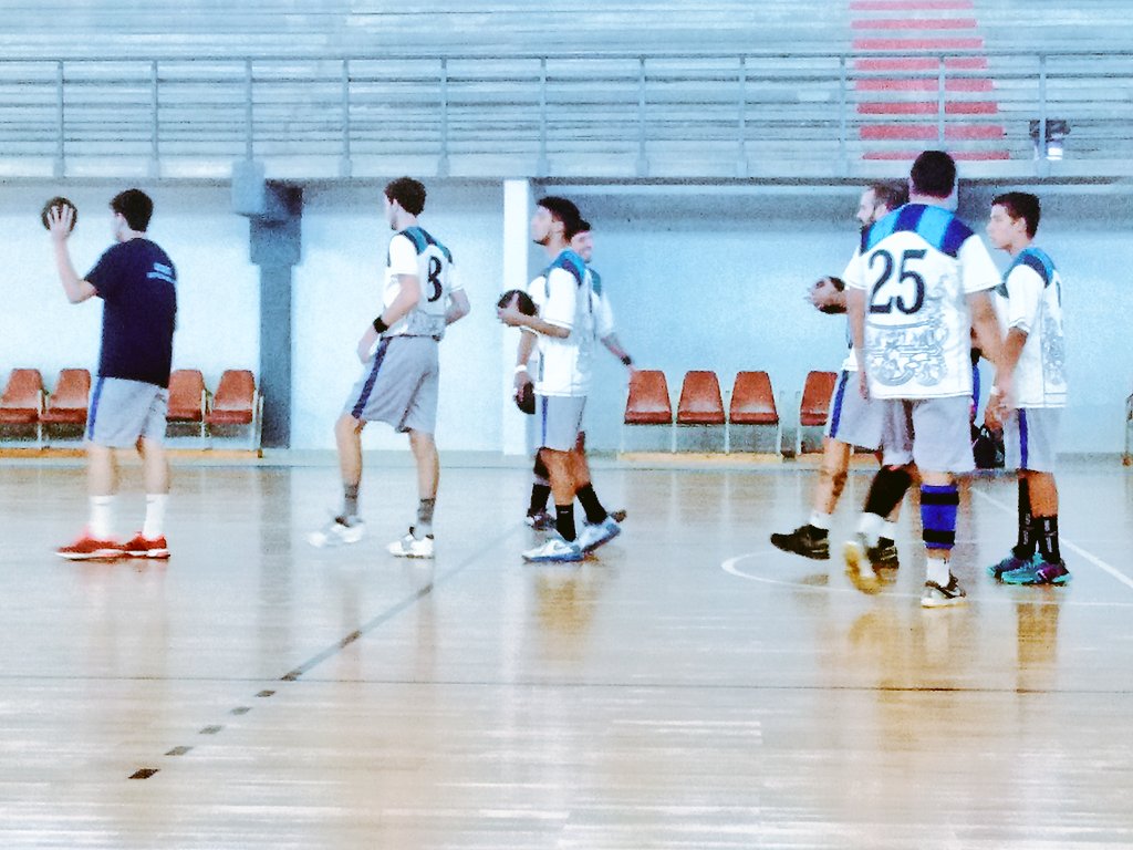 FEHandball's tweet photo. #TorneoRelampago2016 ya arranca la semifinal 2 masc @CEF4Concordia vs San Telmo. El @club_ferro espera en la final. https://t.co/WZ8oa1vPeH