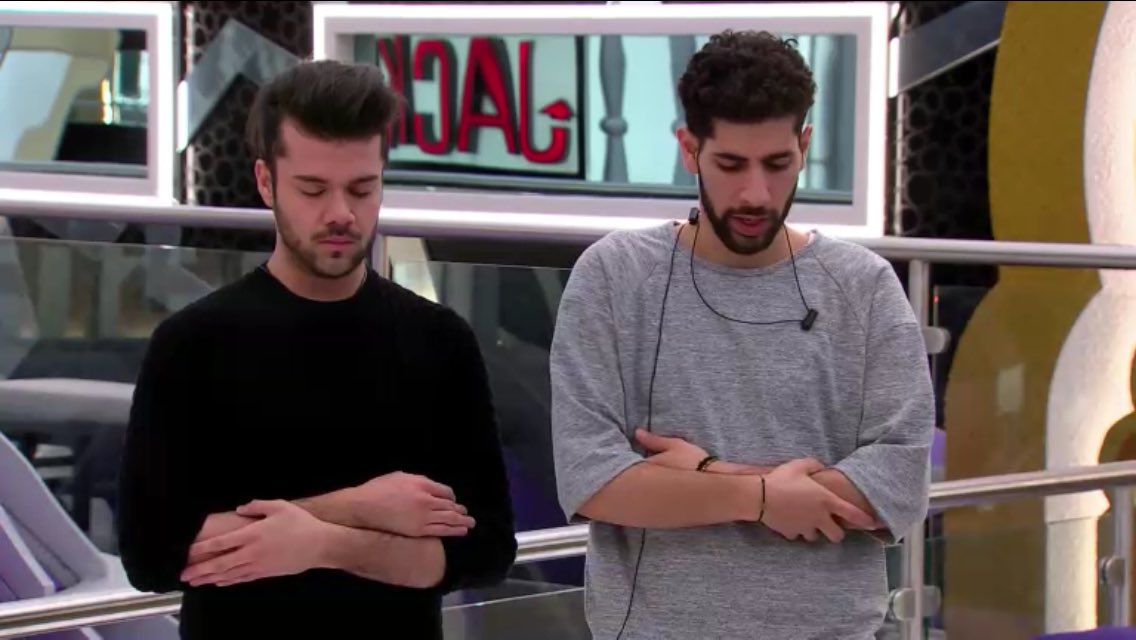 89razorskate20's tweet photo. Ramsey taught Raul how he prays, Raul found it peaceful, emotional &amp; thanks Ramsey for showing him #BBCAN4 https://t.co/y3Qyw8aDbV
