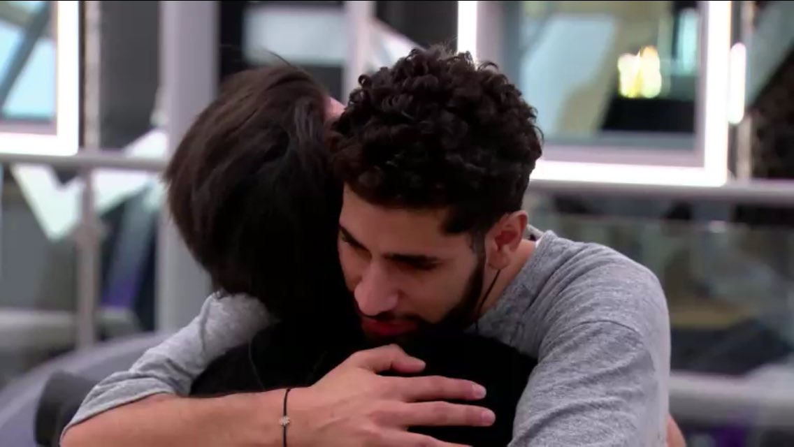 89razorskate20's tweet photo. Ramsey taught Raul how he prays, Raul found it peaceful, emotional &amp; thanks Ramsey for showing him #BBCAN4 https://t.co/y3Qyw8aDbV