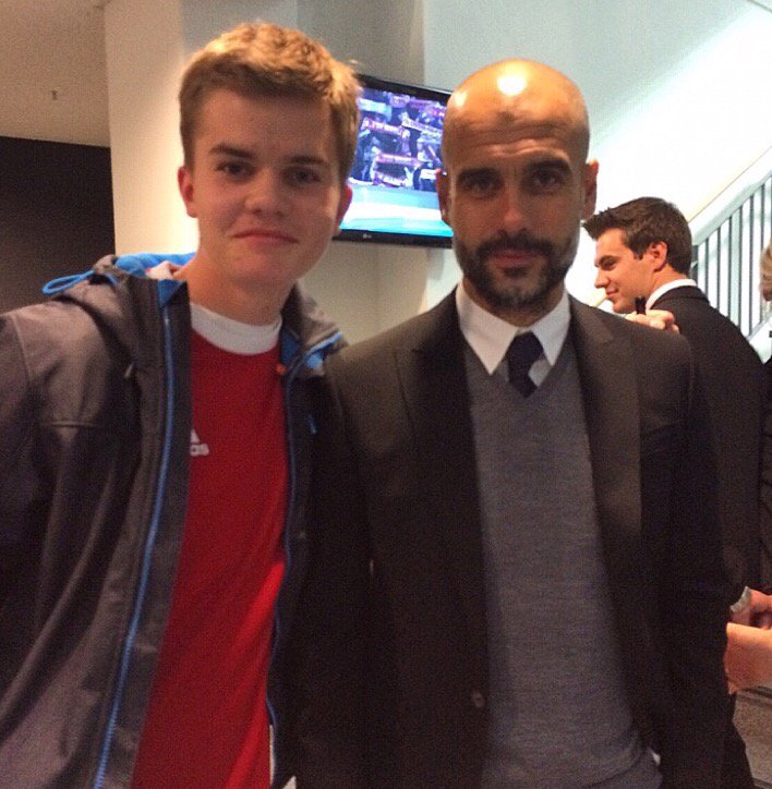 LauritzPreusse's tweet image. Es wird mir für immer in Errinerung bleiben, Dich einmal getroffen zu haben!! 👊 #pepguardiola #personalway