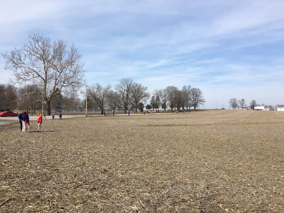 bearcatsxc's tweet photo. The track team is out here cleaning the back roads of the Lebanon! #cleanourearth https://t.co/MJ6rzizyTP