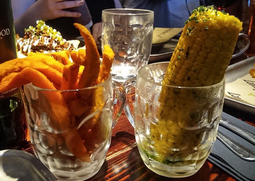WeWantPlates's tweet photo. When you're recovering from the shock of chips in a glass and your corn on the cob arrives.
(Pic: @thechocbakery) https://t.co/ZiC45EwQnF