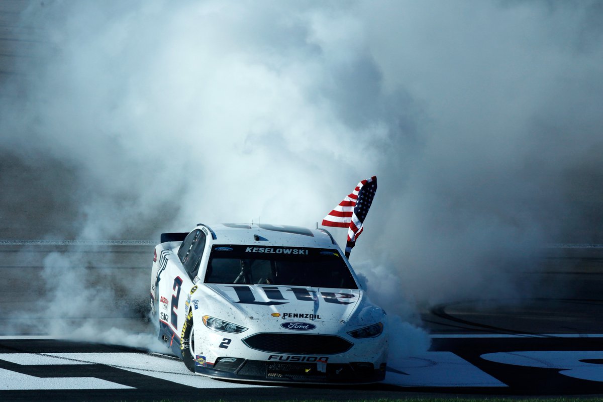 NASCAR's tweet photo. The art of the burnout, brought to you by @keselowski.

#Kobalt400 https://t.co/jeKwDCyyvJ
