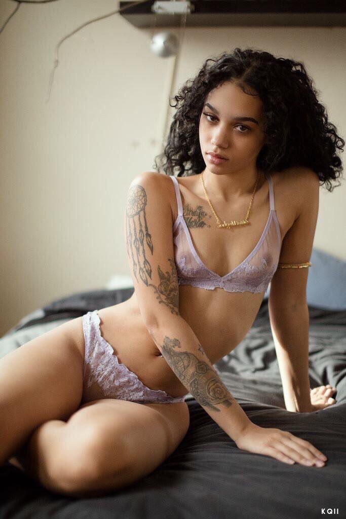 SonaliPCA's tweet photo. seduction.. https://t.co/wFyLqTUBR3
