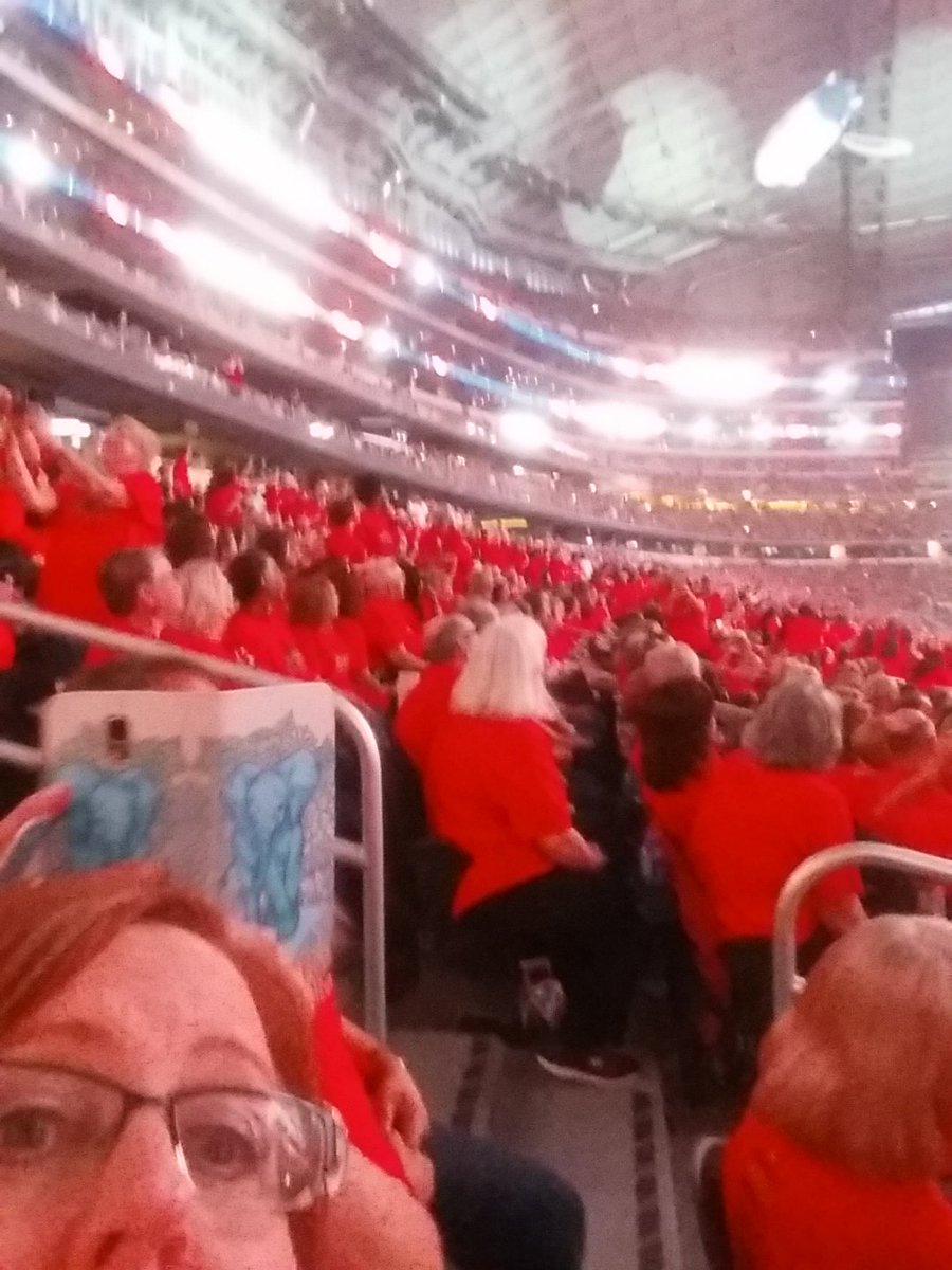 hotemperedchoco's tweet photo. #HarvestAmerica selfie with the blimp! https://t.co/g0CcMtsxSM