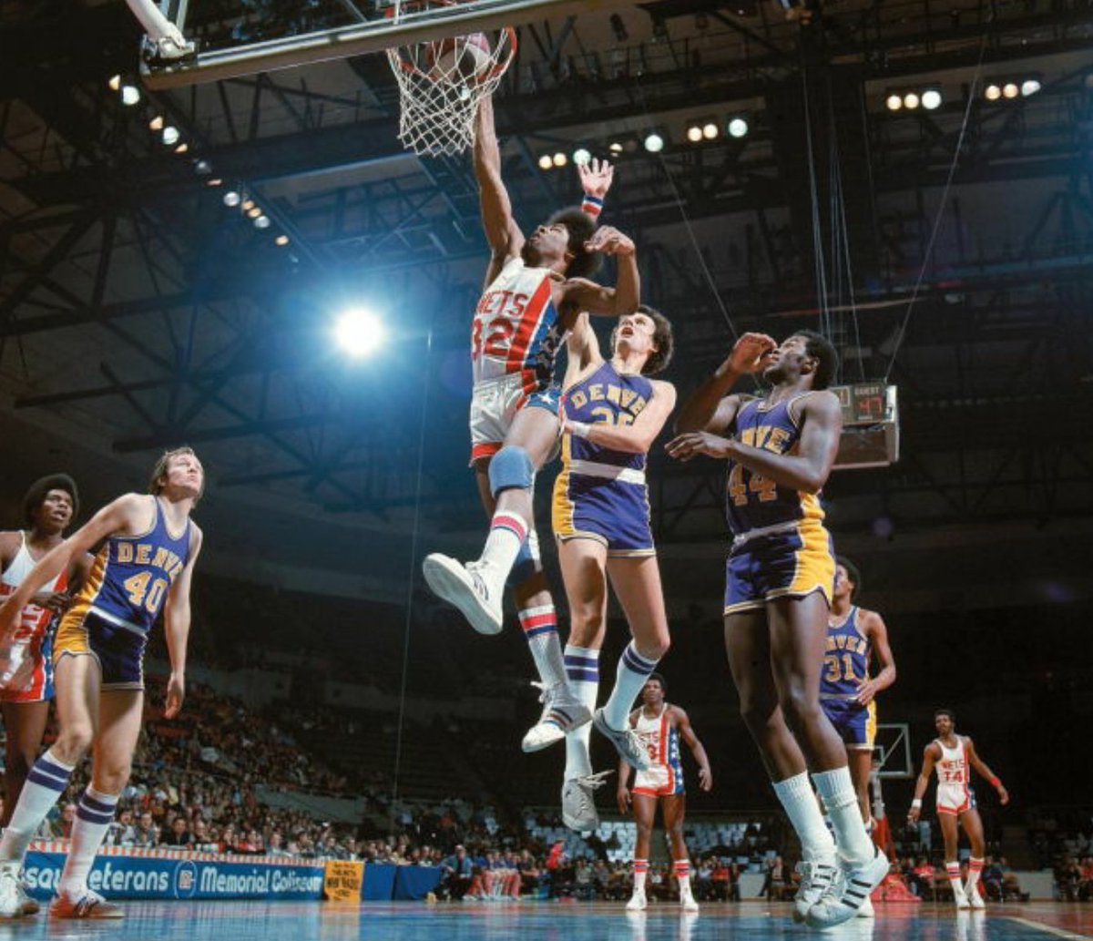 Super70sSports's tweet photo. The Doctor prescribes some slam dunk therapy for the Denver Rockets. https://t.co/mgQ90IGsWV