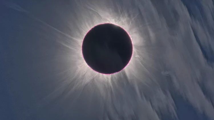 cartagena_hoy's tweet image. Martes eclipse total del Sol visible desde una franja que cruza Indonesia y otros puntos del Pacífico norte.