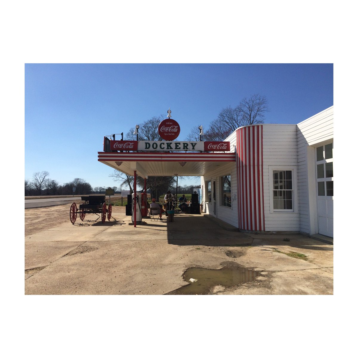 leeannwomack's tweet photo. Great music everywhere in MS @DockeryFarms @GRAMMYMuseumMS https://t.co/7Skk5erOZG