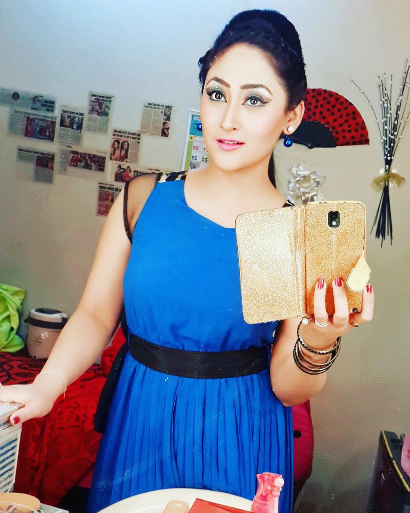 The mirror does not define who you are,it merely reflects a part of you.Dnt make it d last judge of ur personality.