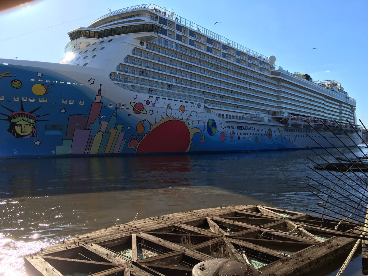 abigaelizabeth's tweet photo. Standing outside #voltany2016 watching the biggest damn cruise back out https://t.co/tqZ4CpkS2H