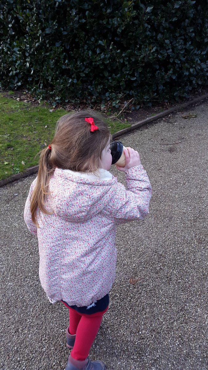 gemtwituk's tweet photo. Hot chocolate in the park to warm us up! 👍 https://t.co/o7RwBS86kI