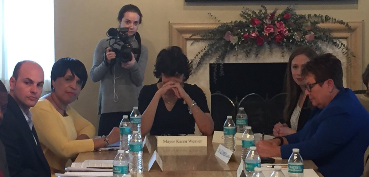 PamelaPughMI's tweet image. @ChelseaClinton mtg with Flint to unveil Flint Water Works...employing youth to solve THEIR problems #probletunity