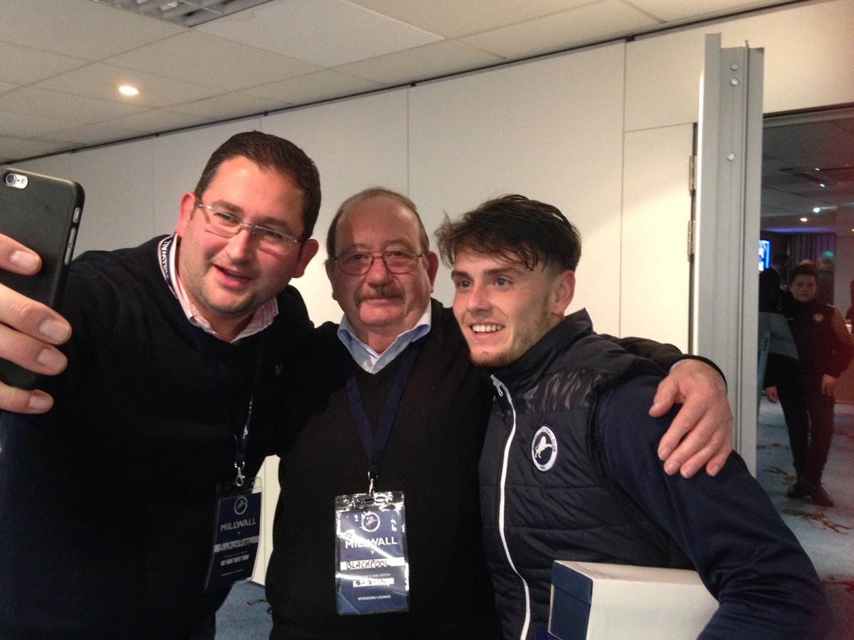 JerrysJules's tweet photo. Amazing weekend including a fab day at the Den! Great win and we got to meet man of the match! #comeonyoulions https://t.co/2HeCmqn13m
