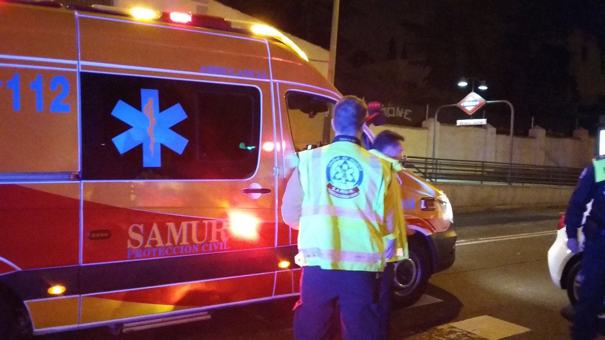 EmergenciasMad's tweet photo. Son trasladadas por @SAMUR_PC al Hosp.La Paz y al Gregorio Marañón. Se trata de un Varón de 76 aňos y su mujer de 70 https://t.co/Cebm6SUPLp