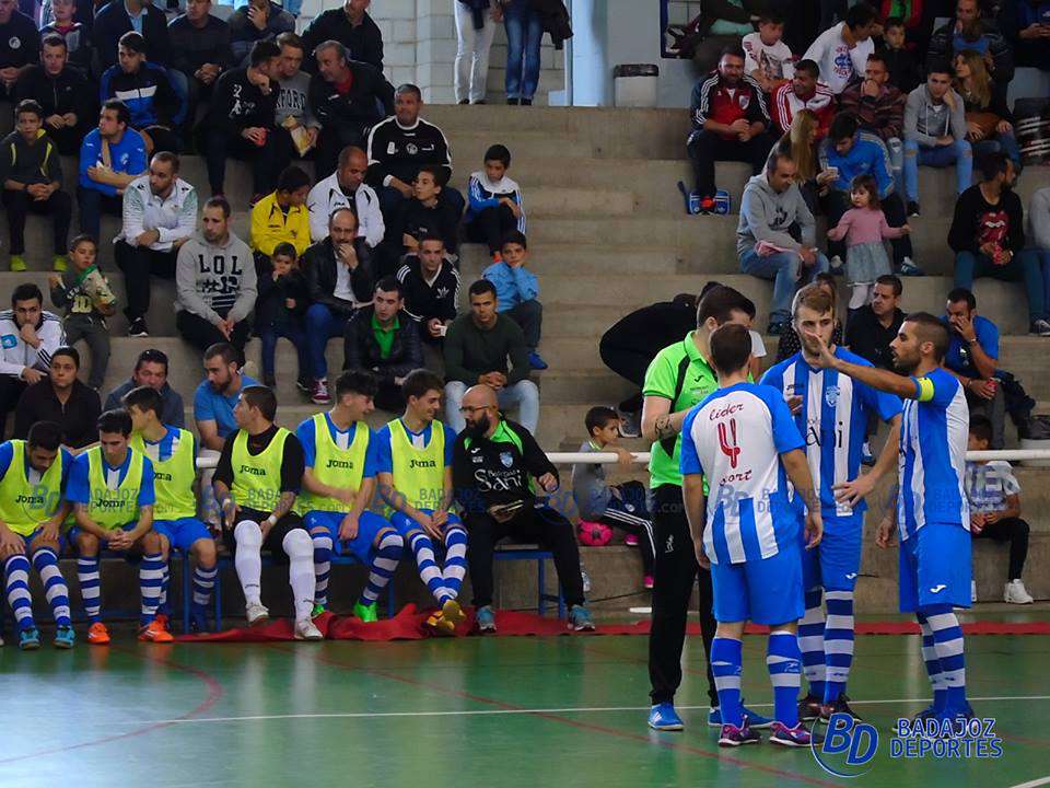 CRÓNICA | Cómoda victoria del <a href="/cerrofutsal/">LIDER S. CERRO REYES</a> ante el Casar para seguir invicto (7-1) badajozdeportes.com/2016/03/06/com… #Badajoz