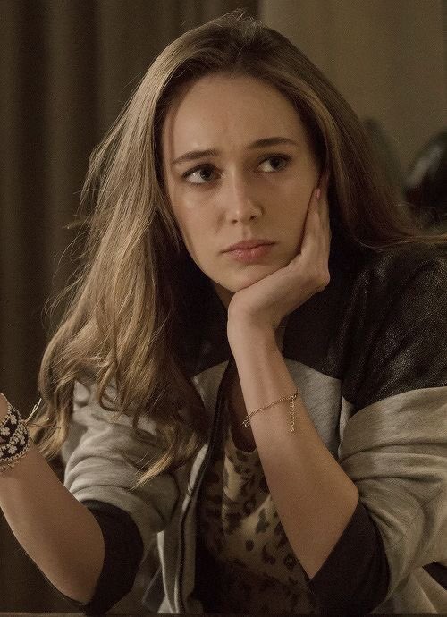 The100cry's tweet photo. She is a work of art 😍#AlyciaDebnamCarey https://t.co/SMipYxT0TC