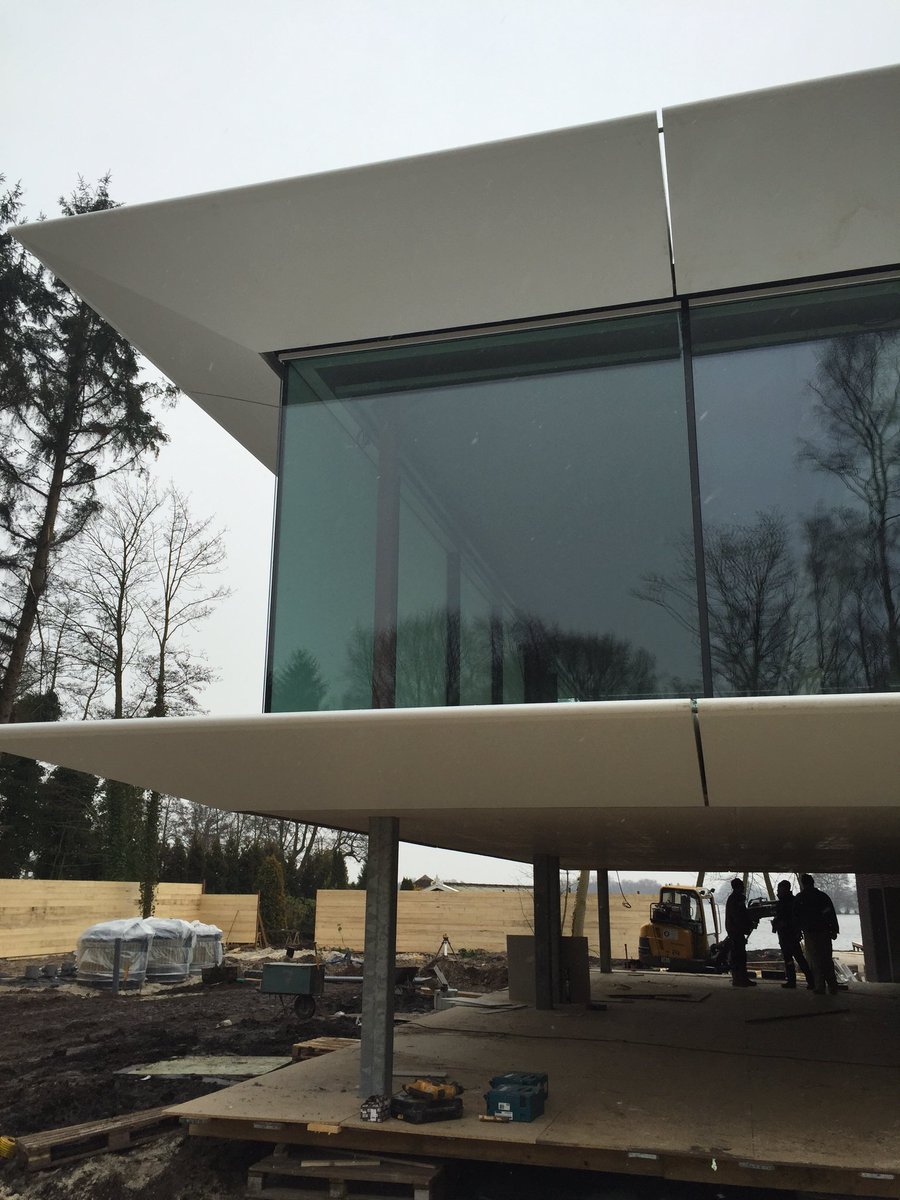 Plaatsing van ca 250m Eps dakranden "Paviljoen Van de Dame" in Paterswolde