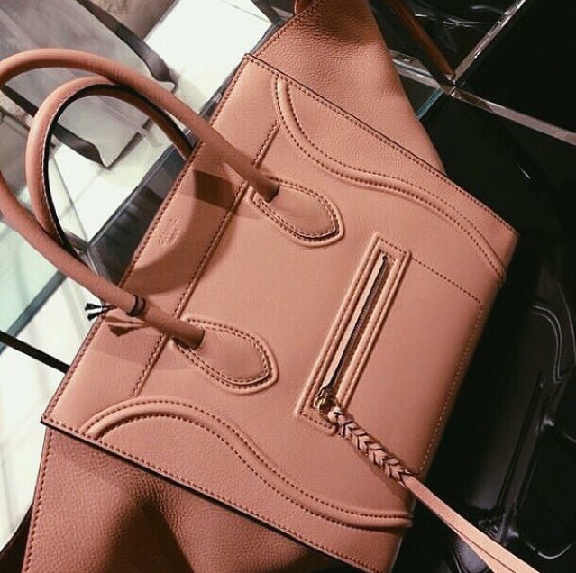 baddestclothes's tweet photo. 😍 #celine #celinebag https://t.co/3Flcl3gIc8