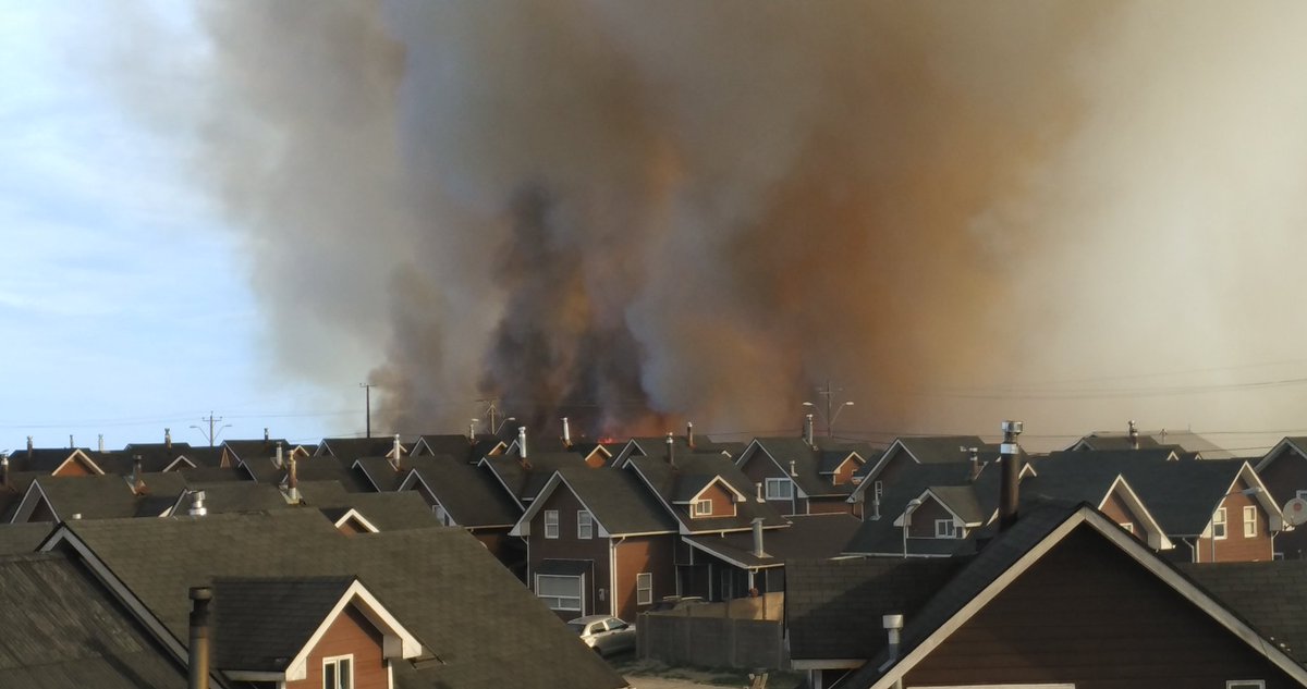 estranged1977's tweet photo. Incendio forestal fuera de control??? Cerca de casas en Puerto Varas...@biobio https://t.co/y8mTkTqRfI