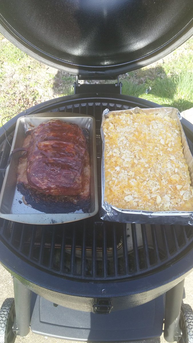 Iamlordstanley1's tweet photo. @Iamlordstanley1. Is busy cooking. Bacon wrapped meatloaf and Mac and cheese. #slowcookedsunday https://t.co/Gdmpg98Yr9