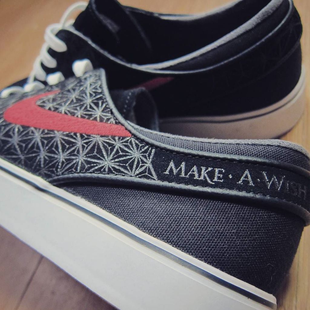 CustomSwaves's tweet image. Make A Wish Janoski's for @makeawishamerica! #swaves #nike #nikesb #customsneakers #customshoes #angelusshoepolish …