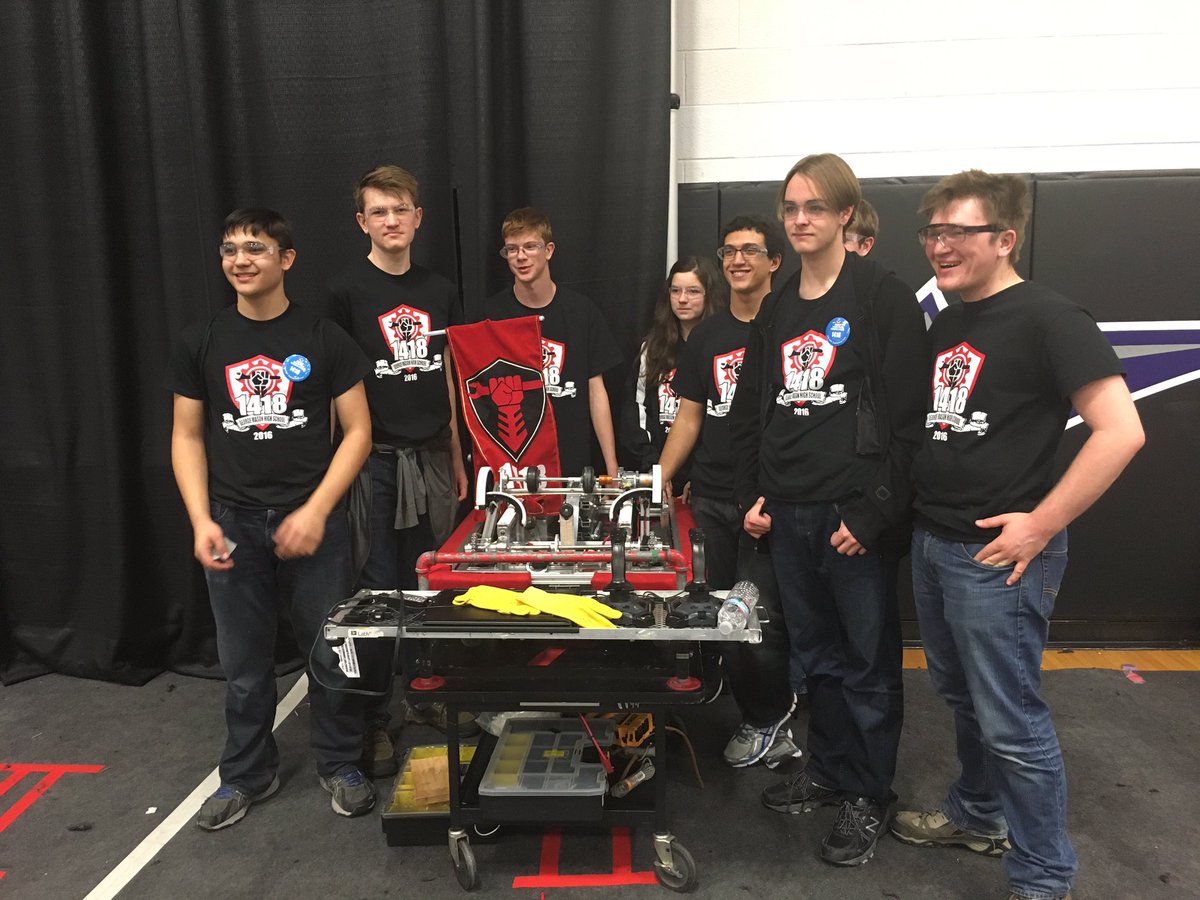 SoutheeBruner's tweet image. Vae Victis through to the semi finals in Northern Virginia
#masonmustangs #VAIS4ROBOTS