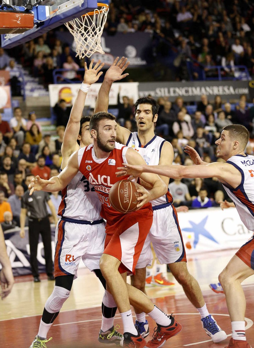 OBRADOIROCAB's tweet photo. Crónica de @ACBCOM: El Rio Natura Monbus Obradoiro no da opciones al ICL Manresa (64-81) https://t.co/R2RzI2jbnk https://t.co/dI7aGhSXb0