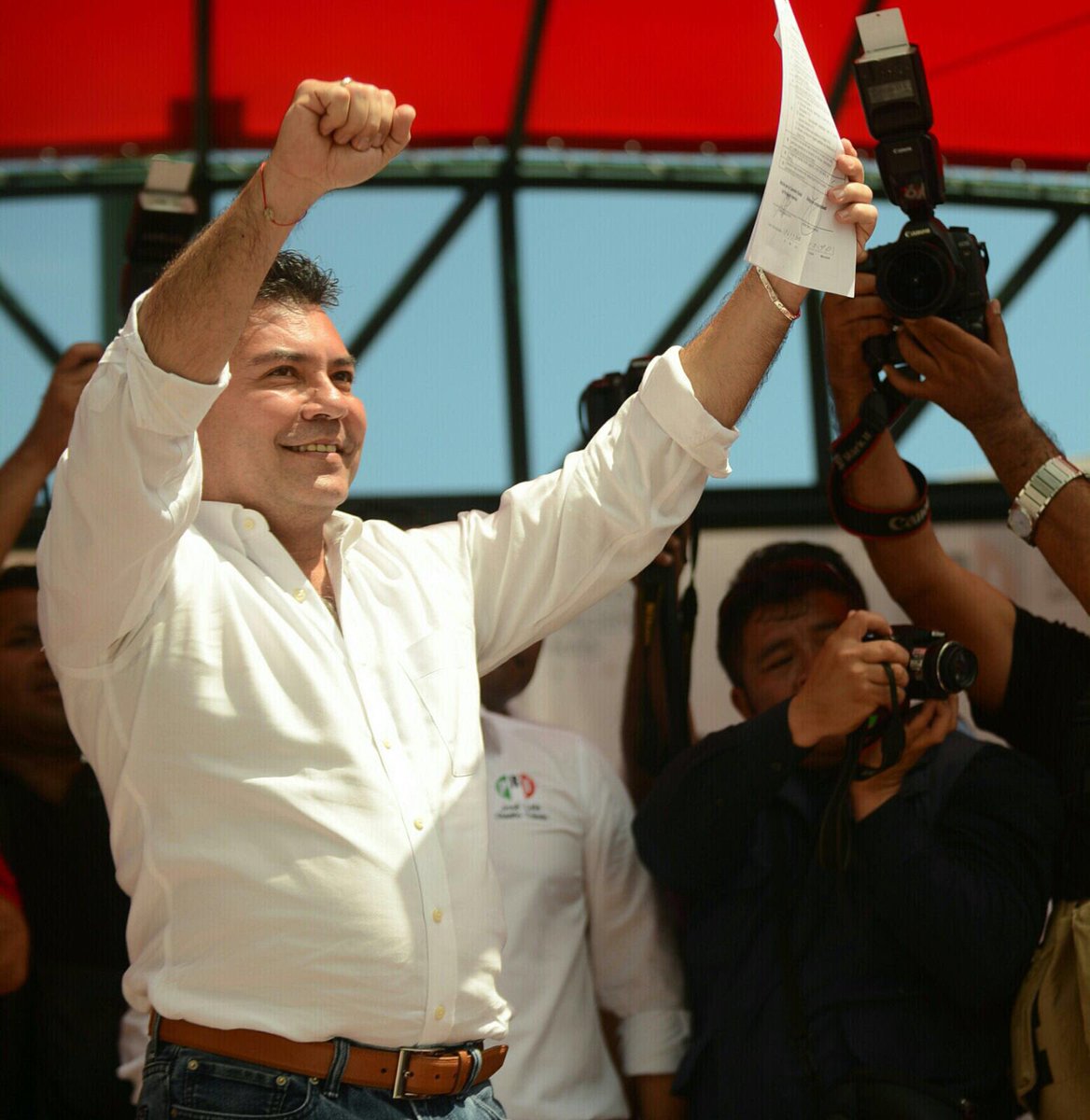 StaffMauricio's tweet photo. .@MauricioGongora se registra como precandidato del PRI Quintana Roo. @PRIsolidaridad @PRI_Nacional @PRI_QROO https://t.co/7Bxkc87F80