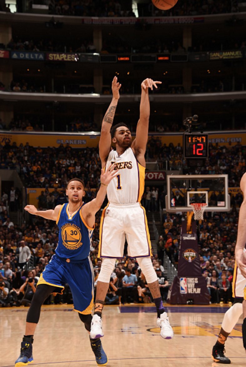 NBA's tweet photo. Russell's game-high 17 gives the @Lakers a 60-49 lead over @Warriors at half. Kobe's got 10, Curry w/ 13. #NBAonABC https://t.co/FBpbfr29IV