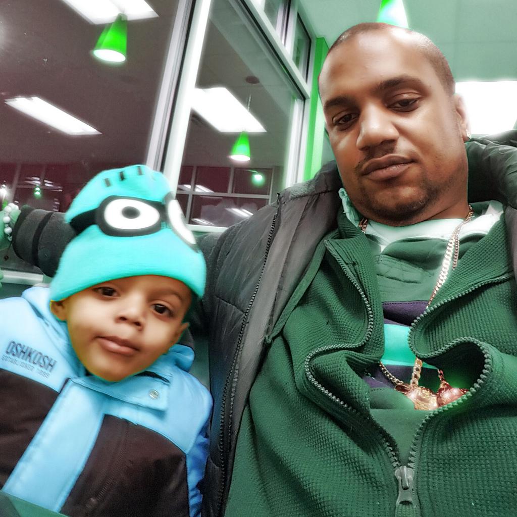 Russell_Anthony's tweet photo. Double Trouble! #FatherAndSon #MeAndMine #MiniMinion #LittleMe #BigHim #216 https://t.co/QElpAyXNnv