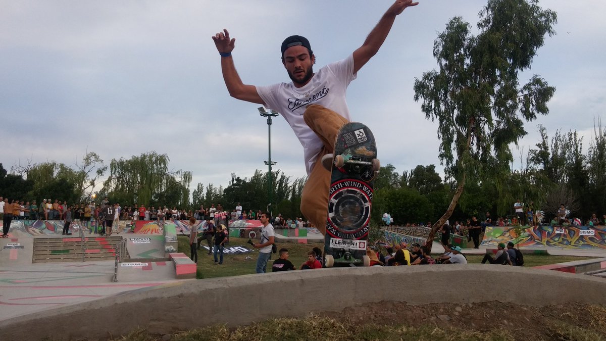 MaipuMunicipio's tweet photo. #DemoPro en la #SkateParkMaipú Paris Laurenti, Sebastian Franco y el Team de Smt Sb https://t.co/HxvQ011DxM