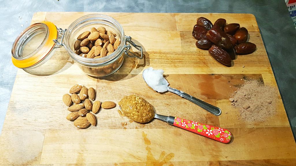 REALebrity's tweet photo. Made these delicious #Rawreos. Only 5 ingredients and no baking. Recipe at  https://t.co/SDVkMwKfWs 
#foodie https://t.co/O2TebzmYUU