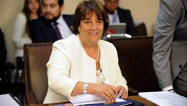24HorasTVN's tweet photo. Ministra de Educación: "No renunciamos a ampliar la gratuidad al 70% más vulnerable" →https://t.co/rZhF6OGQWB https://t.co/NqSLqpXmKb