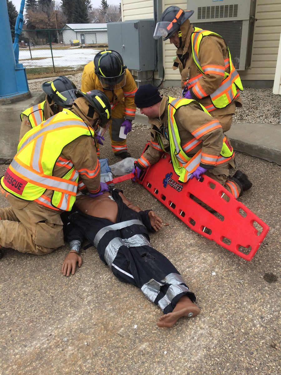 Grant911Fire's tweet image. #FortsaskFD took First aid training scenarios outside today ! #teamwork #learningthecraft #commitment @Fsfddc
