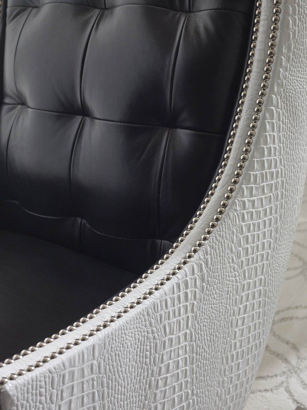 CarpetForLessMO's tweet image. When #ShawFloors Color of the Year White Hot is paired with black, the result is stunning!