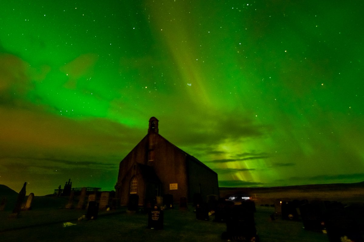 pressjournal's tweet photo. Check out best of tonight's #NorthernLights pictures... This is our favourite so far https://t.co/GWz3aBlm0s https://t.co/M8ob83ILHA
