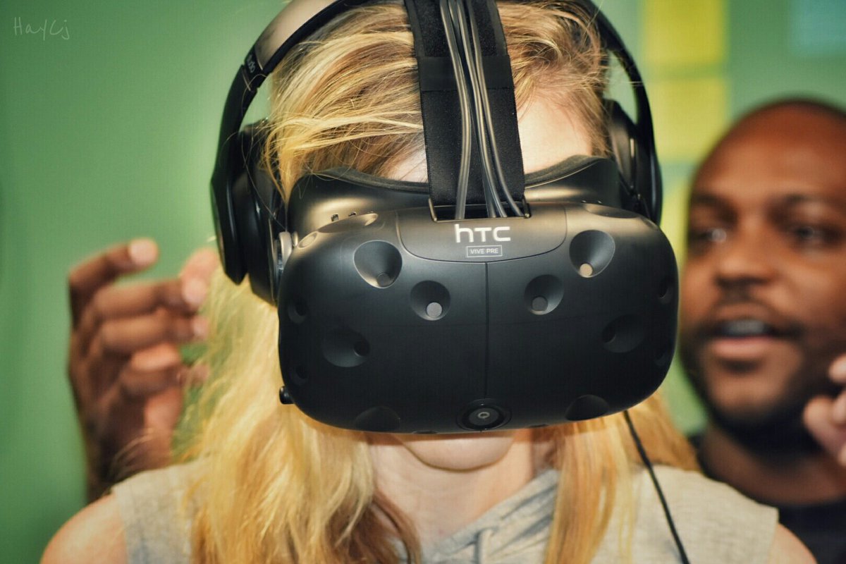 HayCJHey's tweet photo. The Future @HtcVive @HtcViveLive @HTC #HTCVIVE #Obsessed #Production #MKT #Metaworld #HayCj #Vive #ViveAllNight https://t.co/tbGHpW5LVu