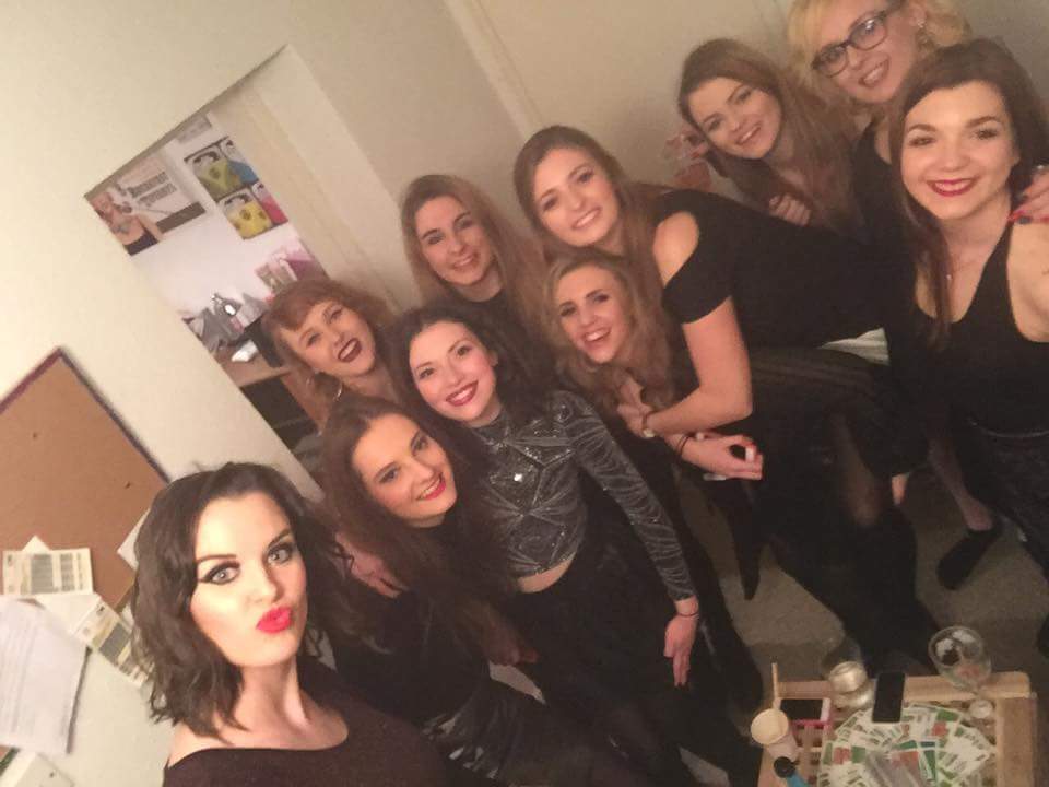 shell9513's tweet image. Beth's birthday in Bristol 🎉🎂🍸🍷🍻