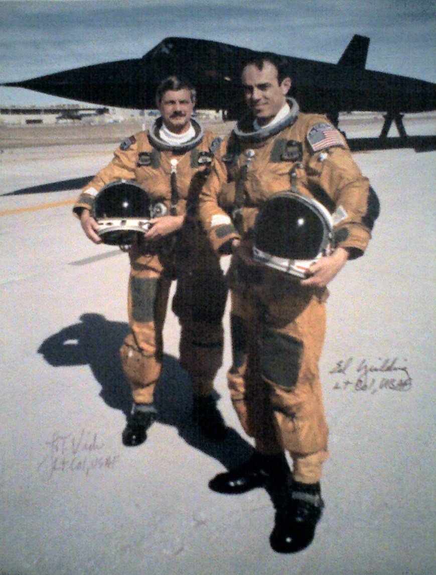 threeDivisions's tweet photo. #TodayIn #Aviation 1990Mar6 Chantilly Va. Ed Yielding &amp; Joe Vida set xcon #speedRecord: #SR71 frm LA 64min @ 2124mph https://t.co/mZLAxnFXMg
