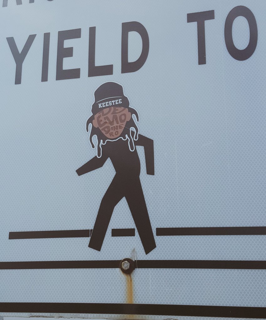 DeemoDinero's tweet photo. BITCH YOU SEE ME CROSSING THE STREET https://t.co/C8kcGXfvRA