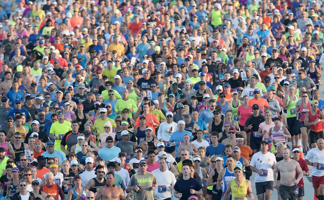jchardman's tweet photo. PHOTOS: @Hooters #halfmarathon in #fortmyers https://t.co/4ieU9FVCiZ #swfl https://t.co/juUk9vWLK6