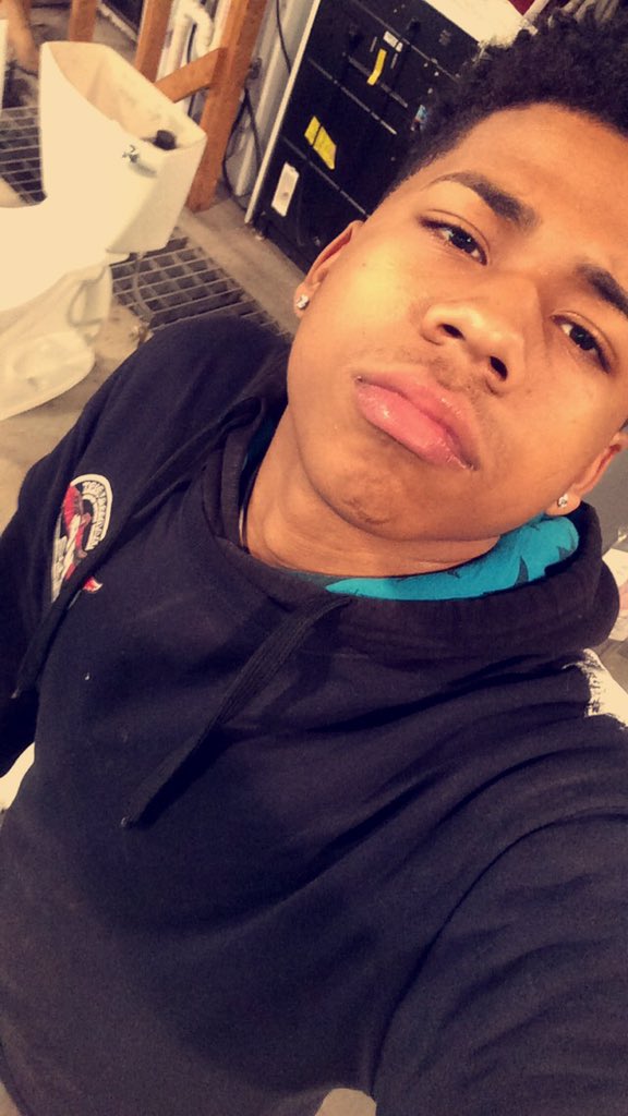 CALLUP_DMONEY's tweet photo. This pics lit⚡️except for the toilet😂 https://t.co/pQO4gn4utO