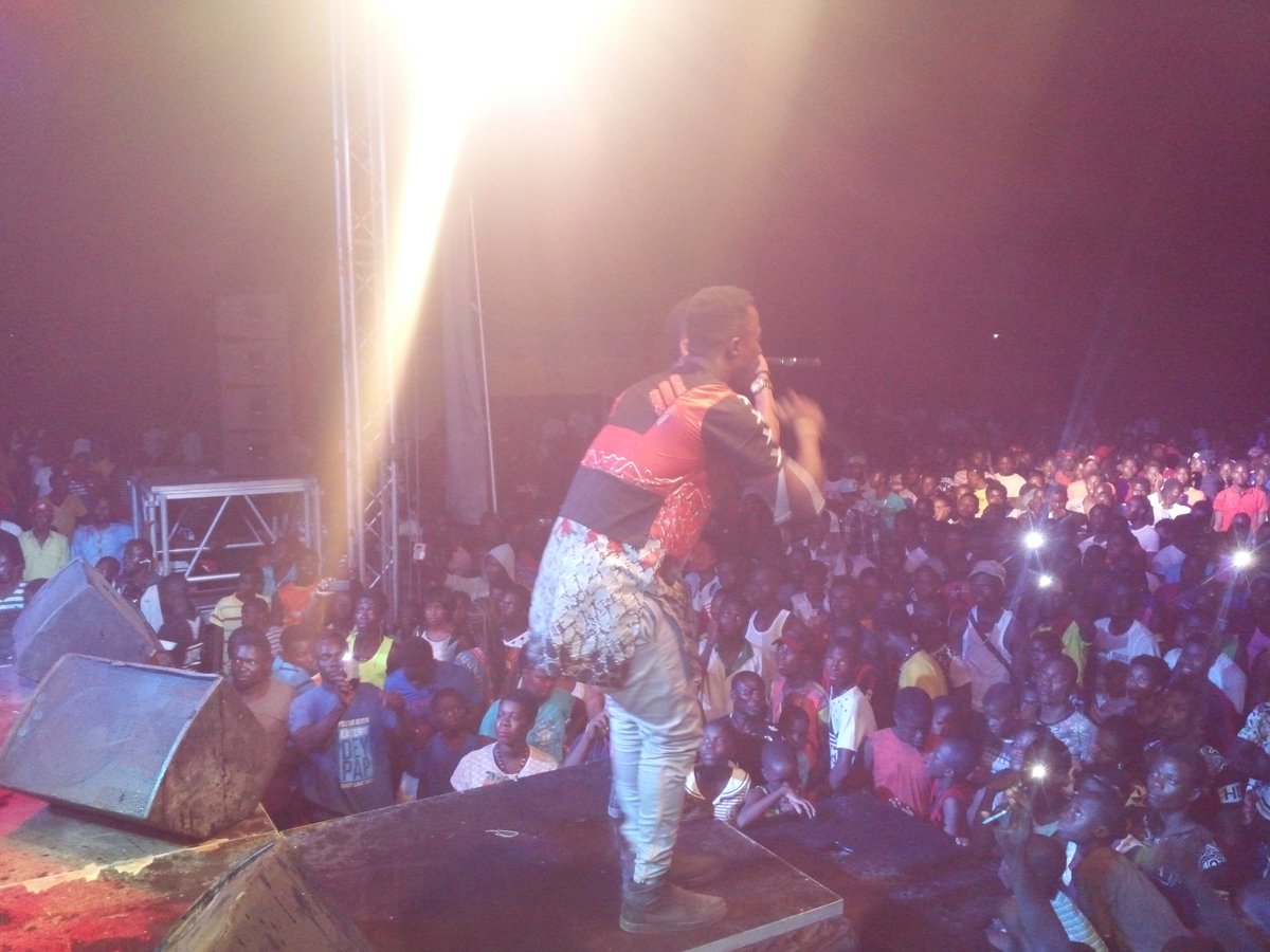 Hitz1039FM's tweet photo. .@HarbourCR's @GallaxyGH boys are performing at the moment. #BeachPartyWithDaStarz #ComceeBeach 🌴🌊 cc: @FlyNimaBoy. https://t.co/YUTbOSA8ZN